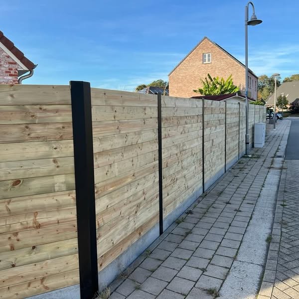 Onderhoudstips voor je houten afsluiting: zo blijft hij jarenlang mooi